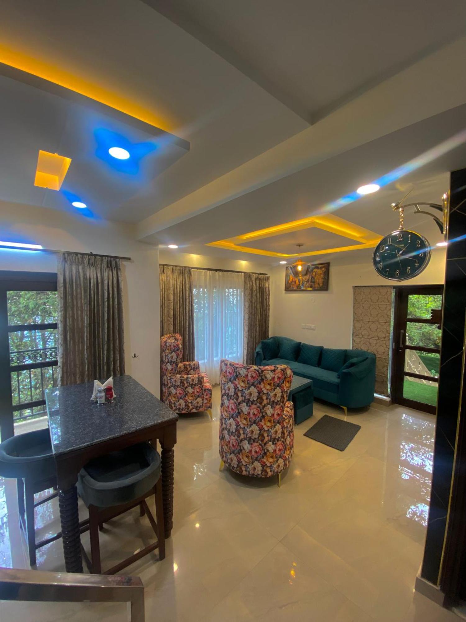 The Pine Retreat - Mall Road