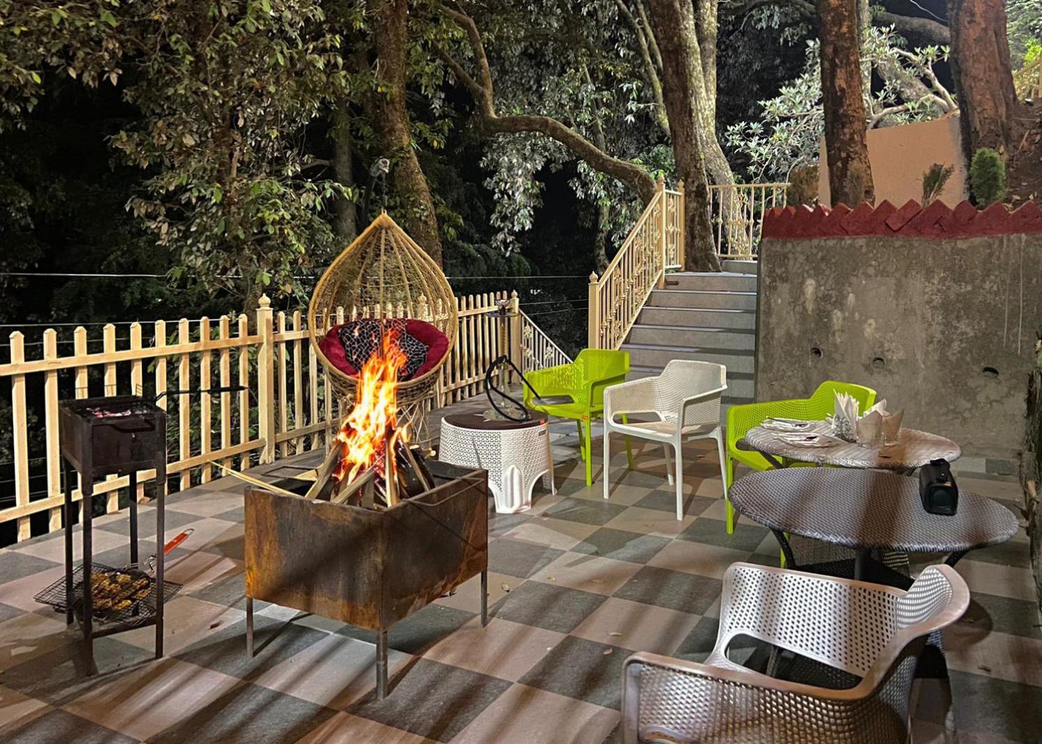 The Pine Retreat - Mall Road Hotel 4*