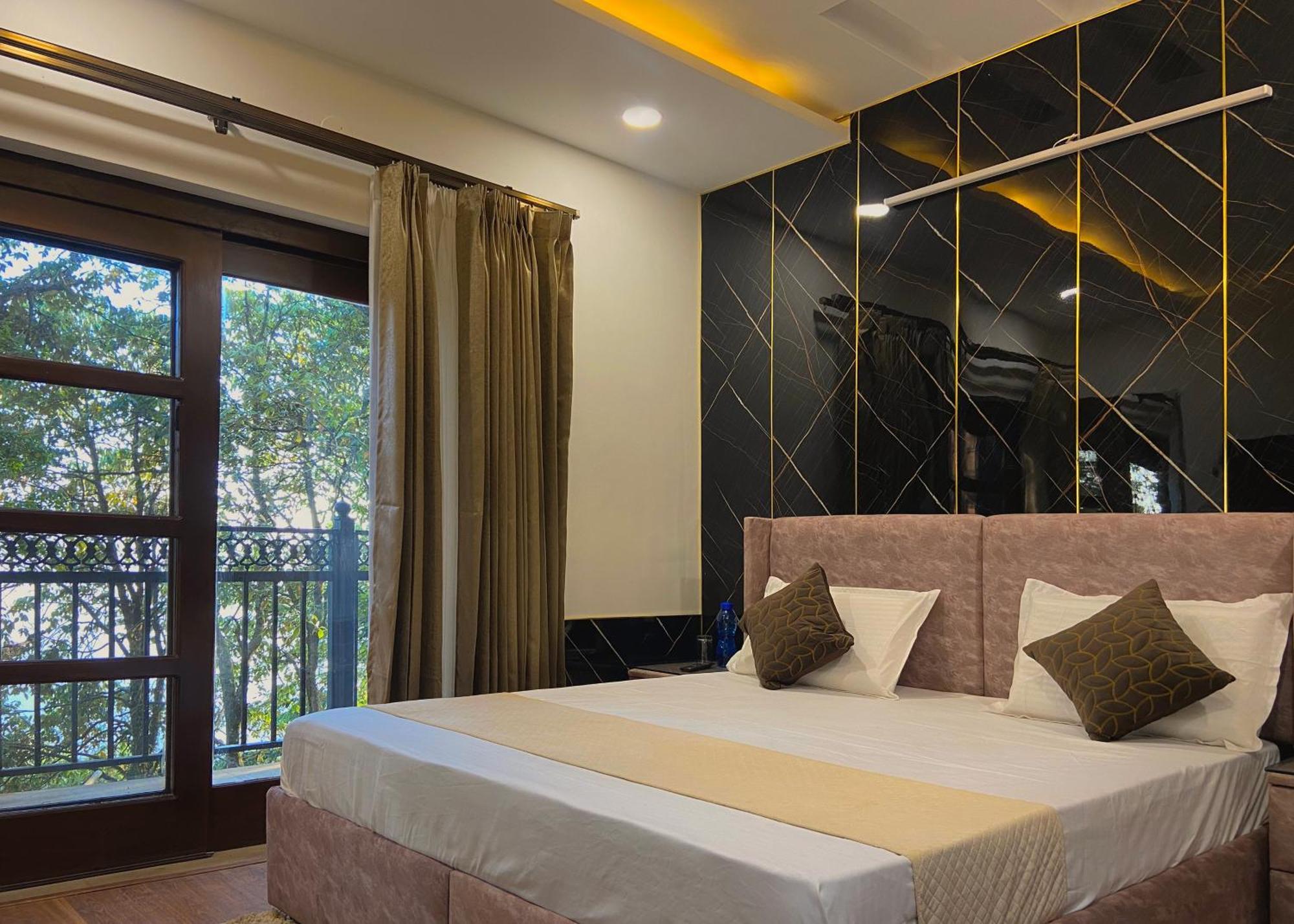 Hotel The Pine Retreat - Mall Road 4*