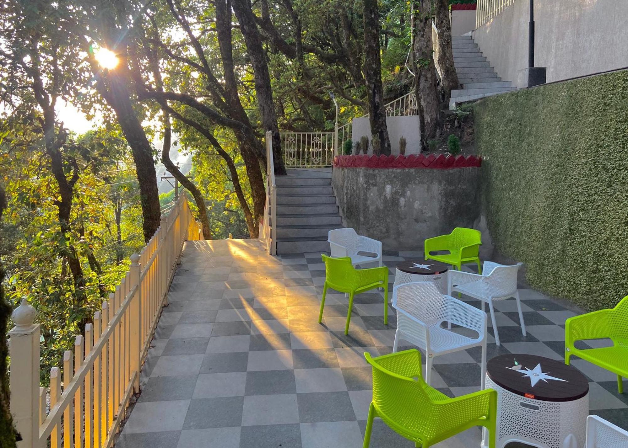 The Pine Retreat - Mall Road Hotel 4*
