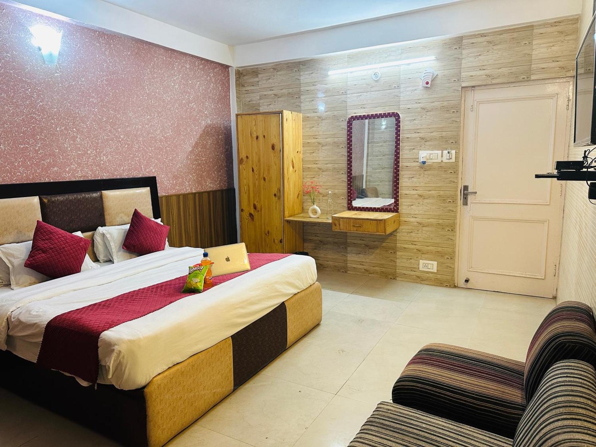 Punjabi Junction #manage By Eagle Group Dalhousie