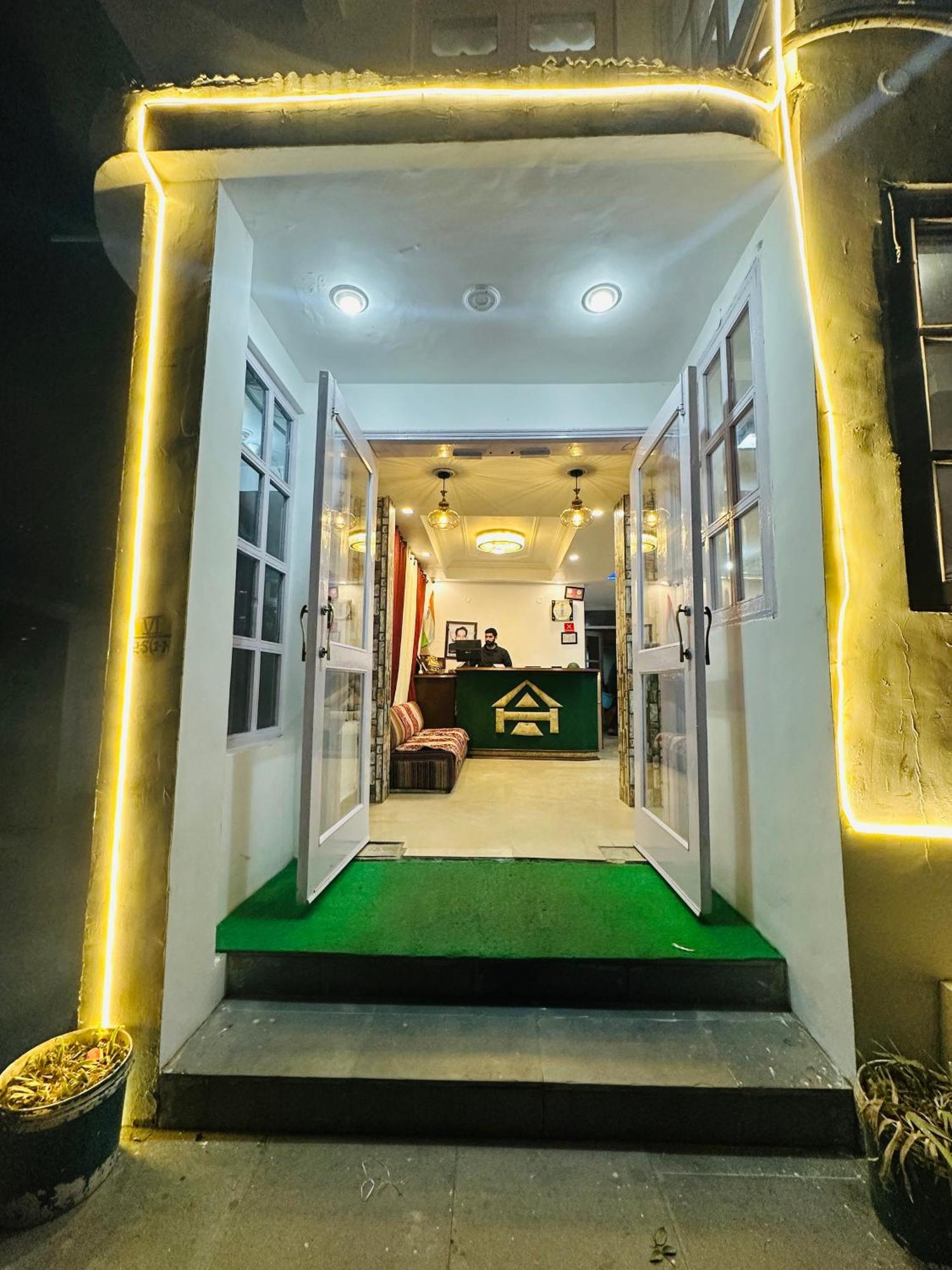 Punjabi Junction #manage By Eagle Group Dalhousie