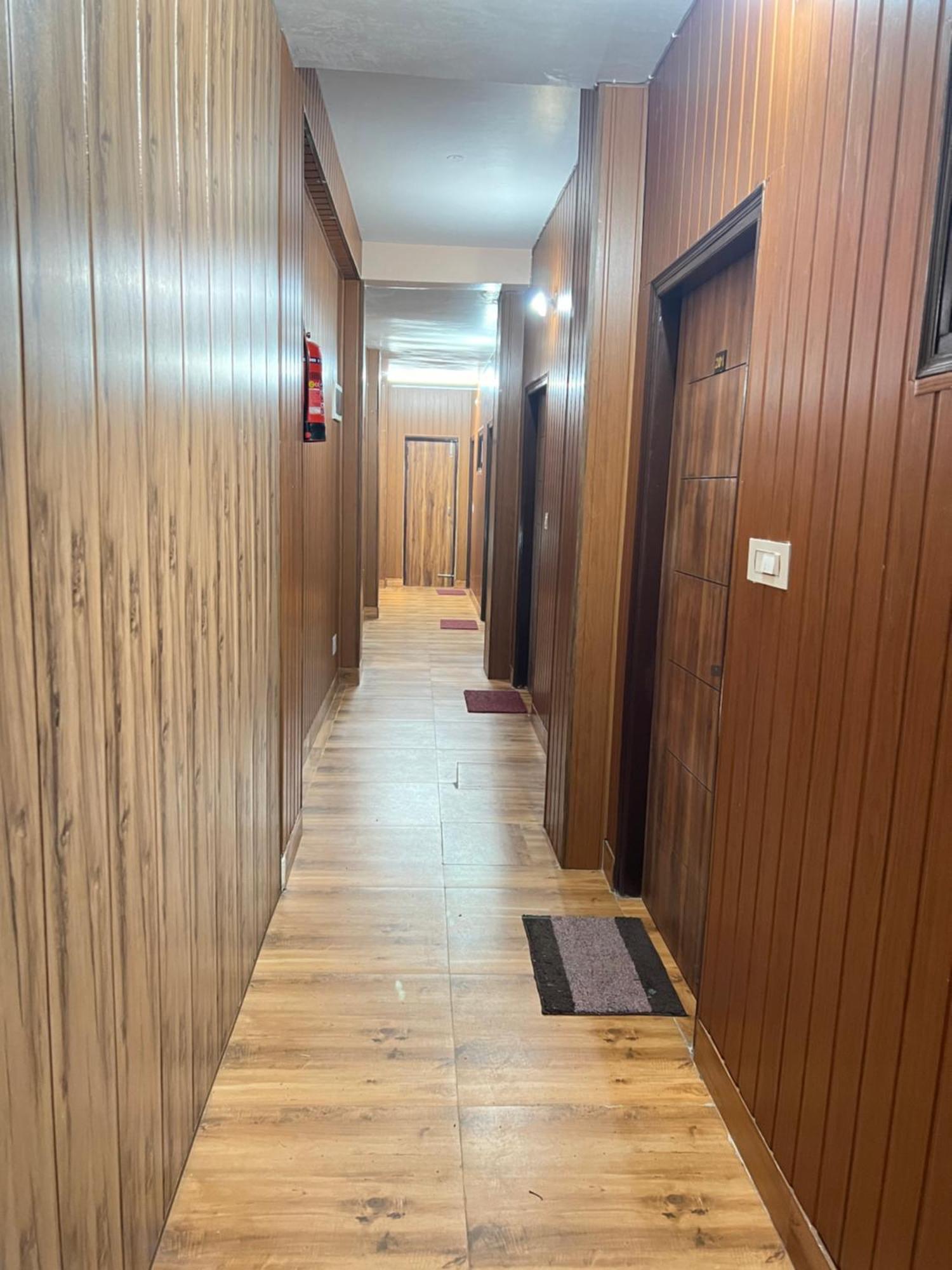 Canadian Hotel 3*