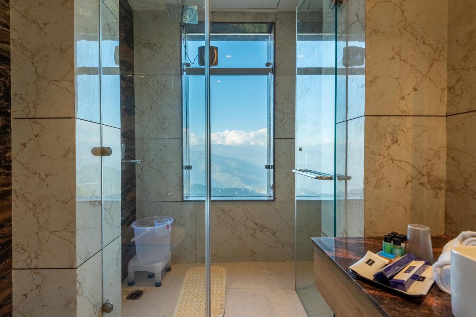 The Seasons - Valley View & Mountain View In Hotel Dalhousie