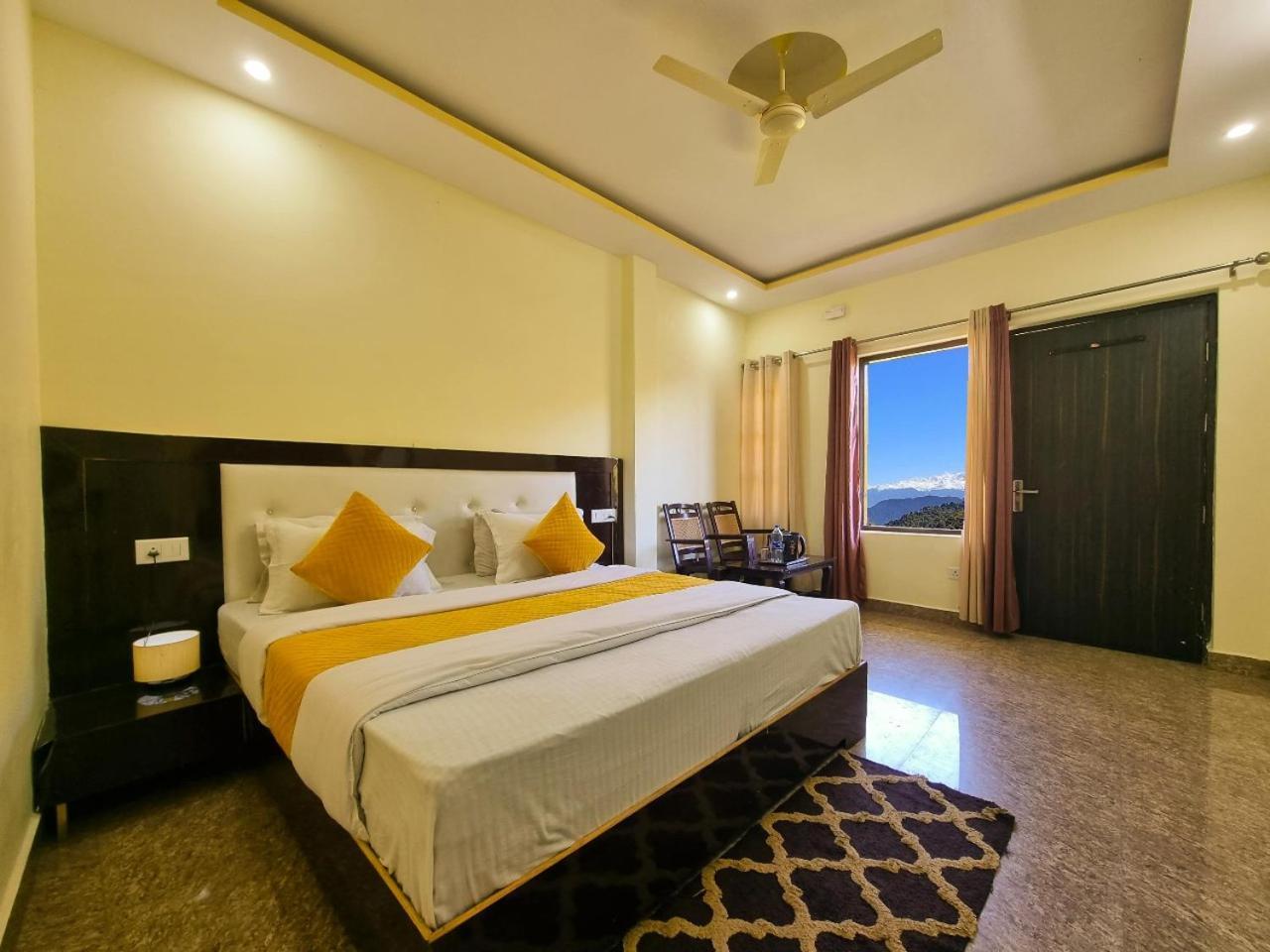 Satnam Grand !! Main Highway ! Balcony ! Parking Space ! Mountain View Hotel 4*