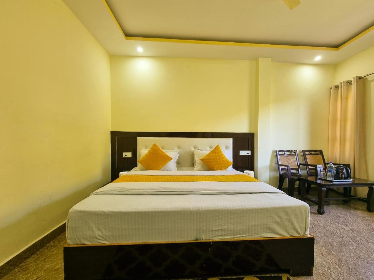 Hotel Satnam Grand !! Main Highway ! Balcony ! Parking Space ! Mountain View 4*