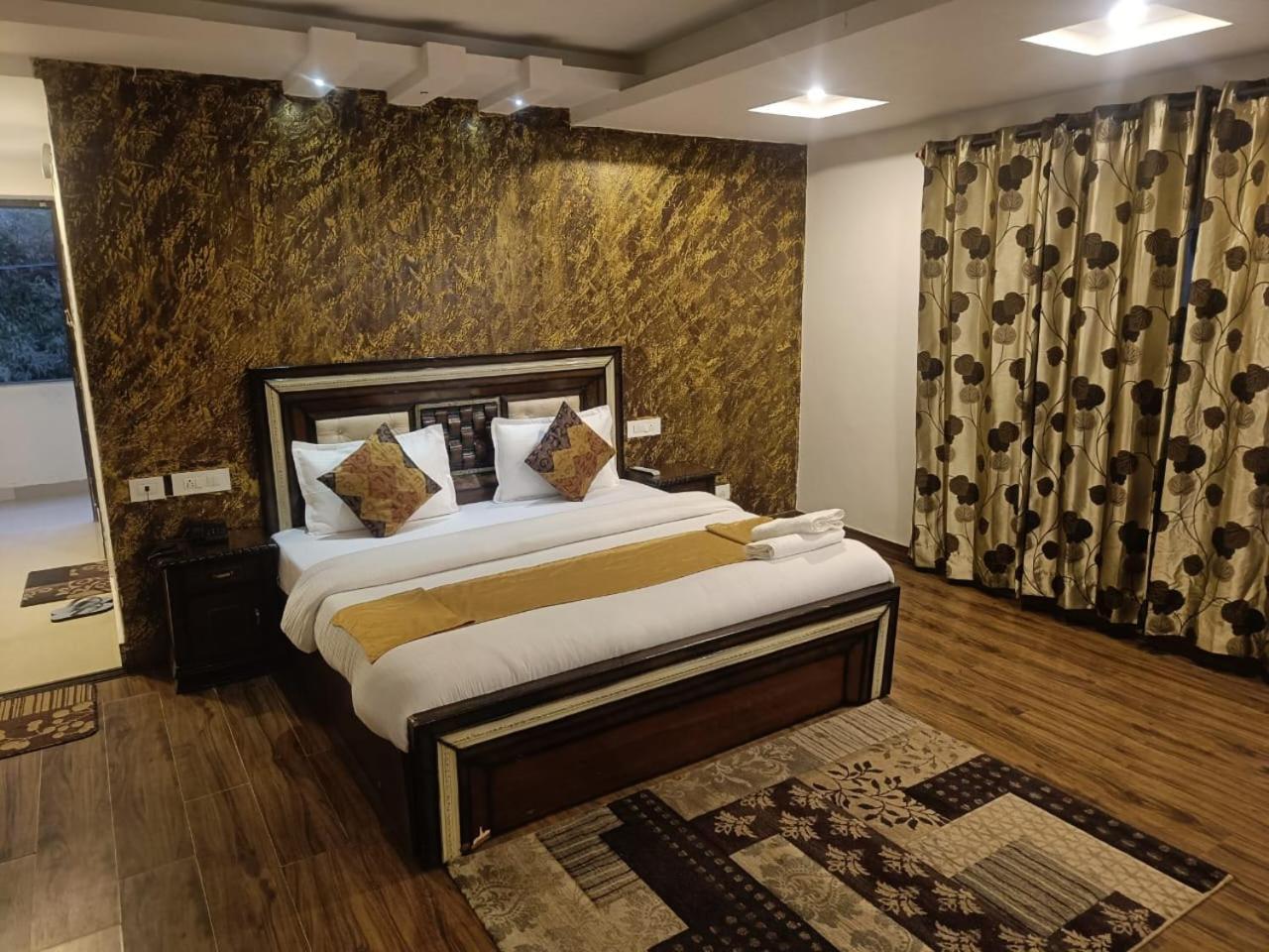 Satnam Grand !! Main Highway ! Balcony ! Parking Space ! Mountain View 4*