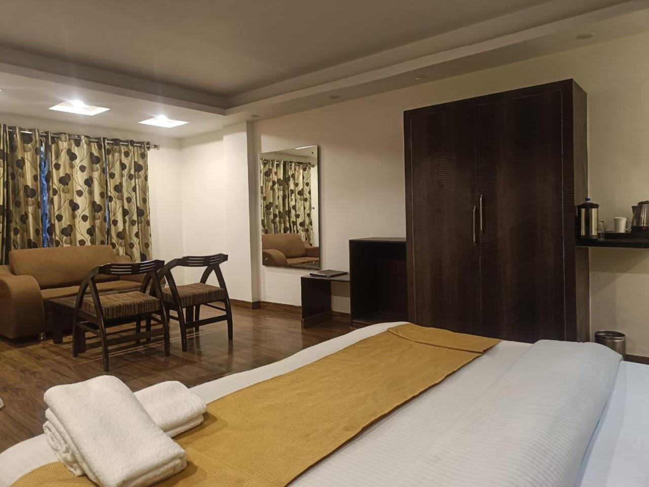 Satnam Grand !! Main Highway ! Balcony ! Parking Space ! Mountain View Dalhousie