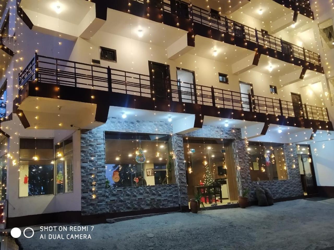 Hotel Satnam Grand !! Main Highway ! Balcony ! Parking Space ! Mountain View