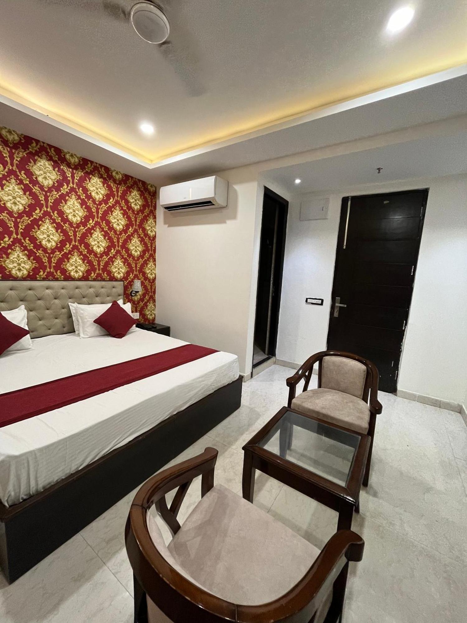Satnam Grand !! Main Highway ! Balcony ! Parking Space ! Mountain View