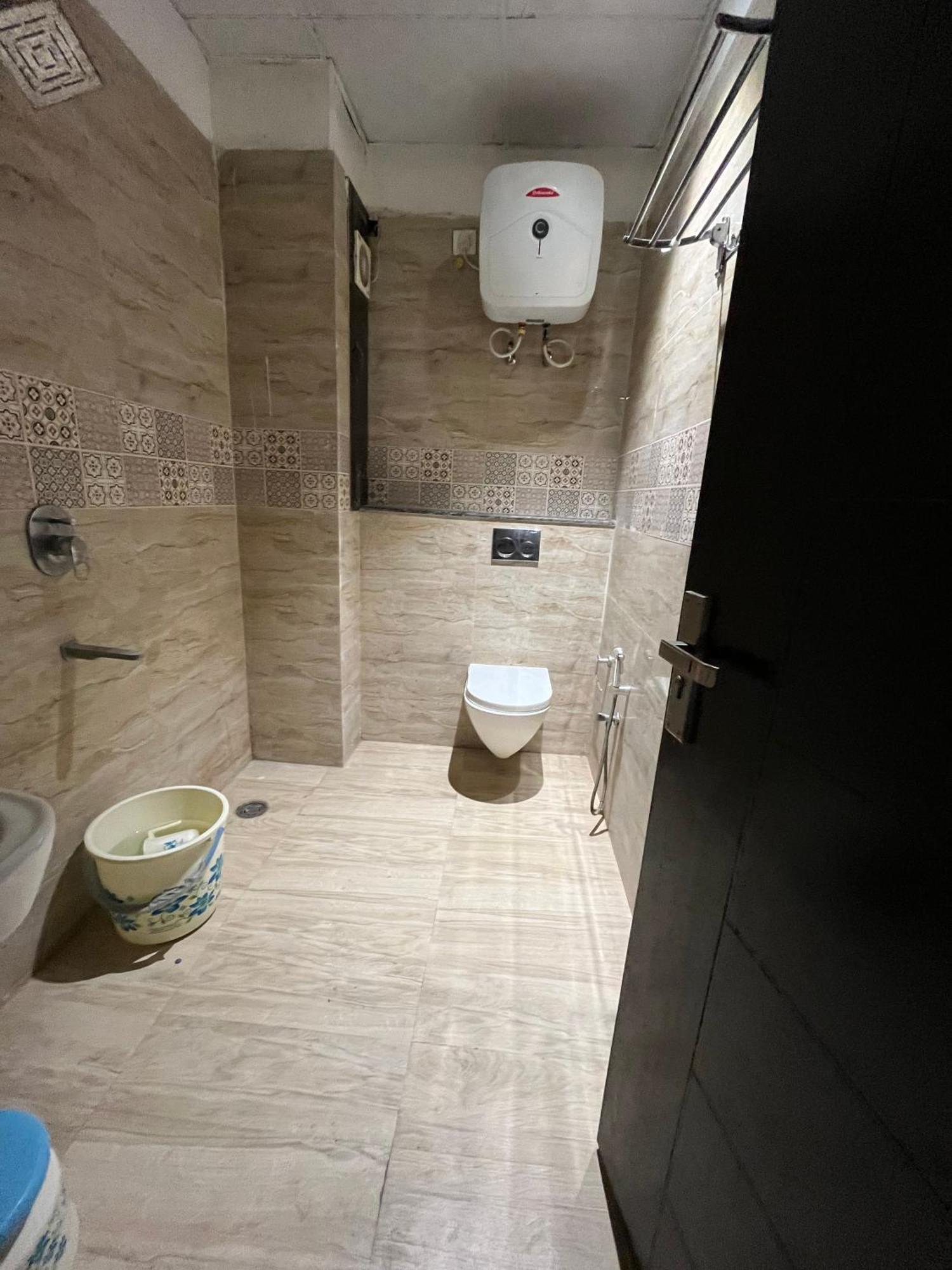 Hotel Satnam Grand !! Main Highway ! Balcony ! Parking Space ! Mountain View Dalhousie