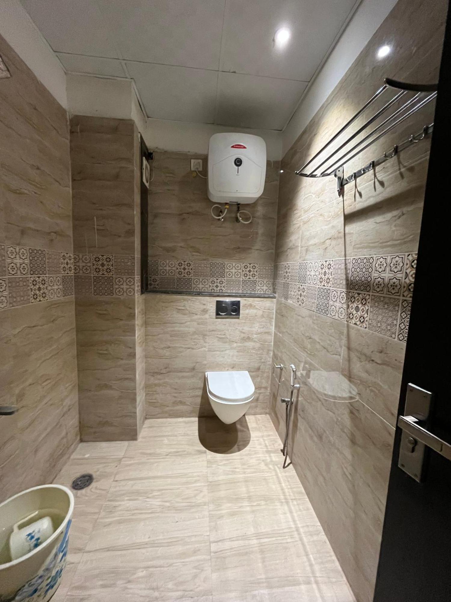 Satnam Grand !! Main Highway ! Balcony ! Parking Space ! Mountain View 4* Dalhousie