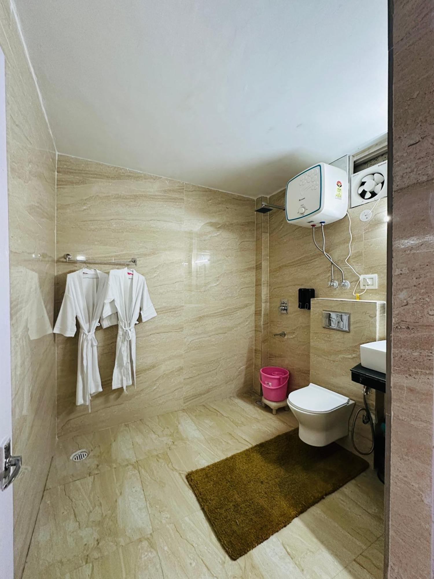 Hotel Toronto Tower By Nest