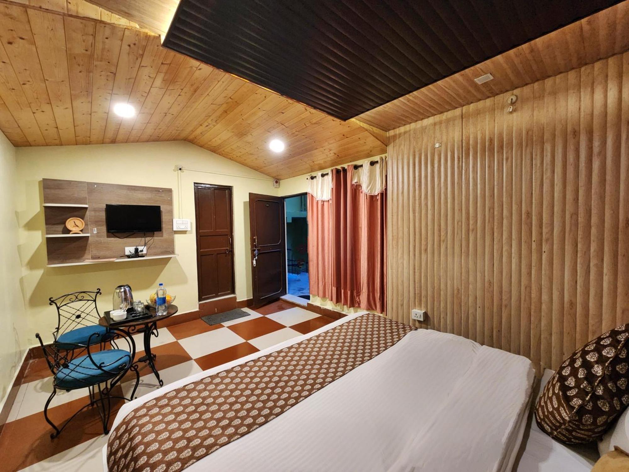 The White Orchid Hotel 3*