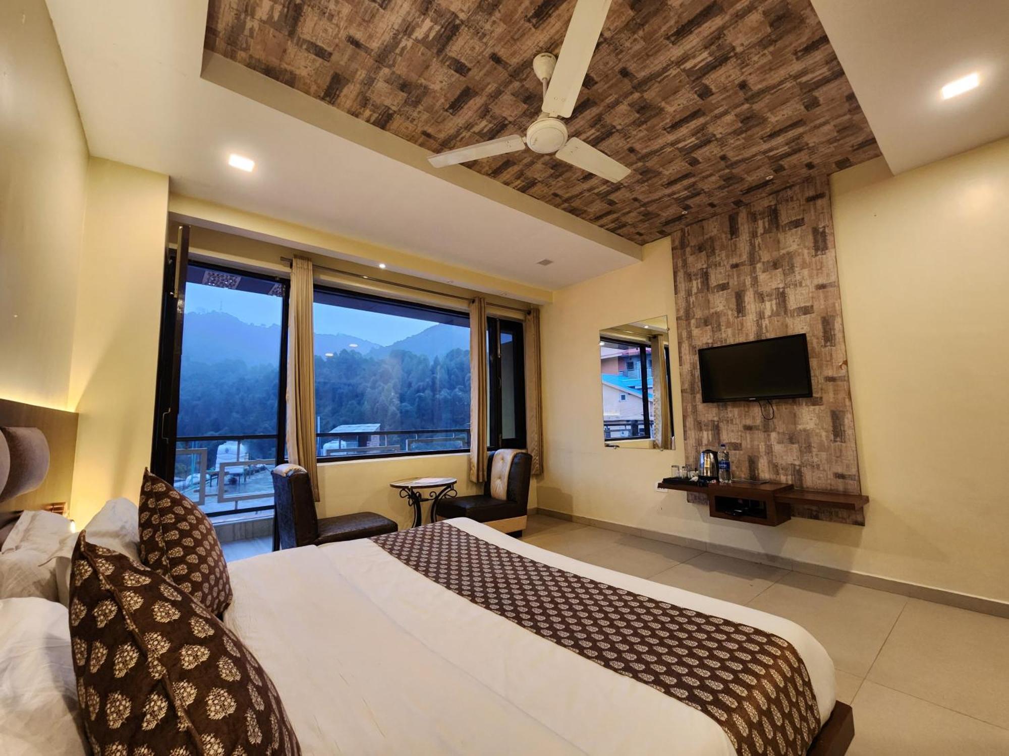 Hotel The White Orchid 3*
