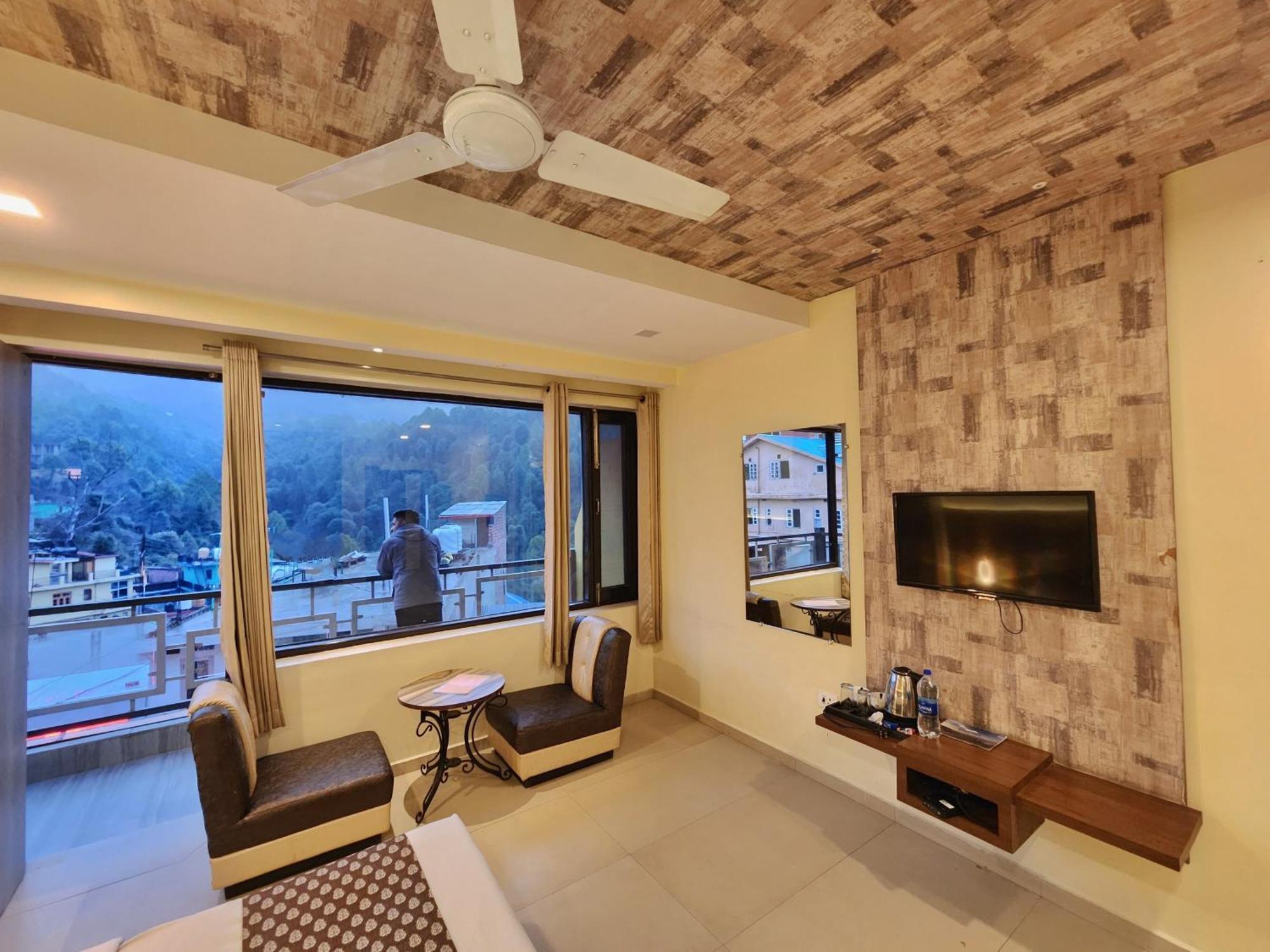 Hotel The White Orchid 3*