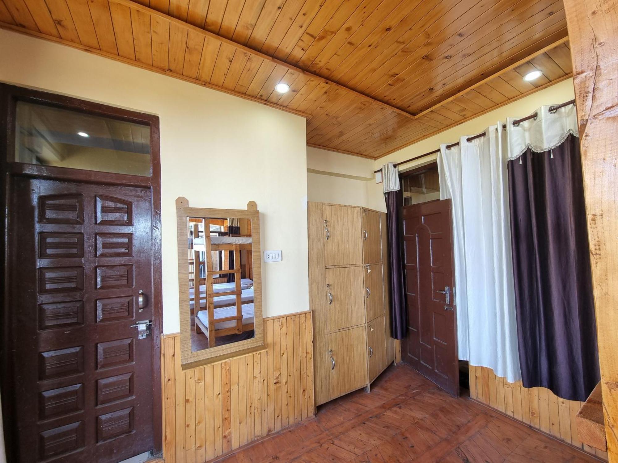 Smarthill Kalatop,dalhousie Hotel