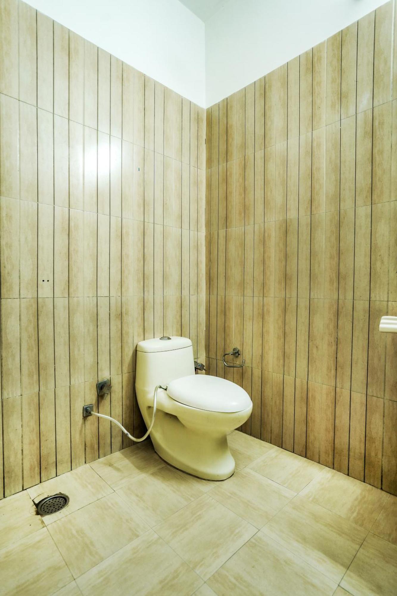 Hotel Pax Ark 150 Meters From Mall Road 3*