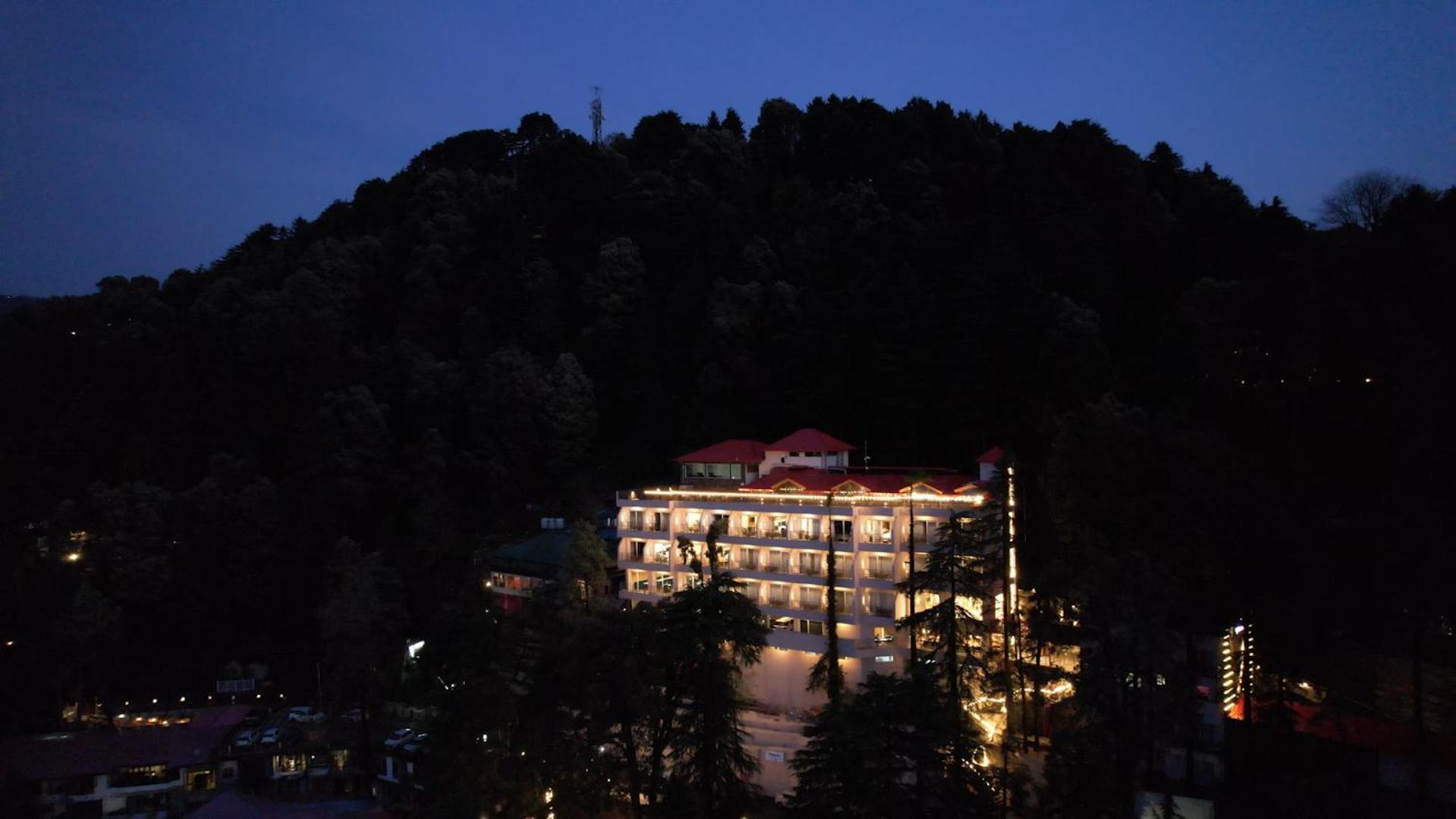 Hotel Regenta Place At Mall Road