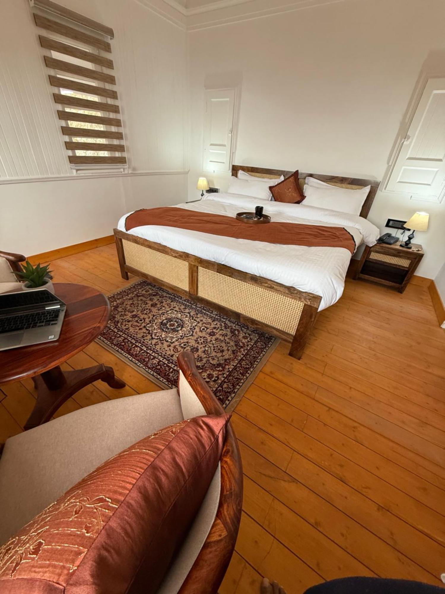 Crags Hotel