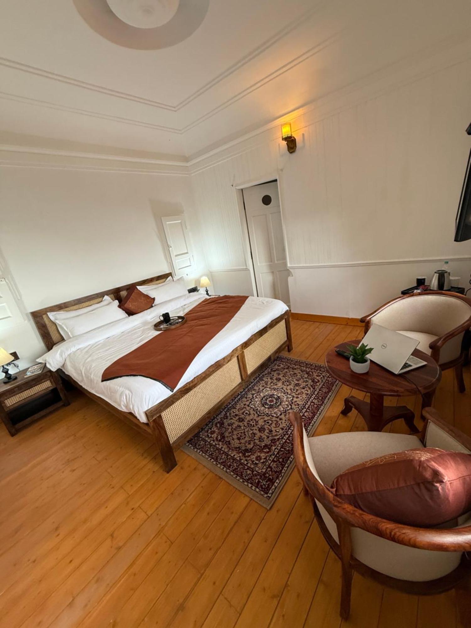 Crags Hotel 3*