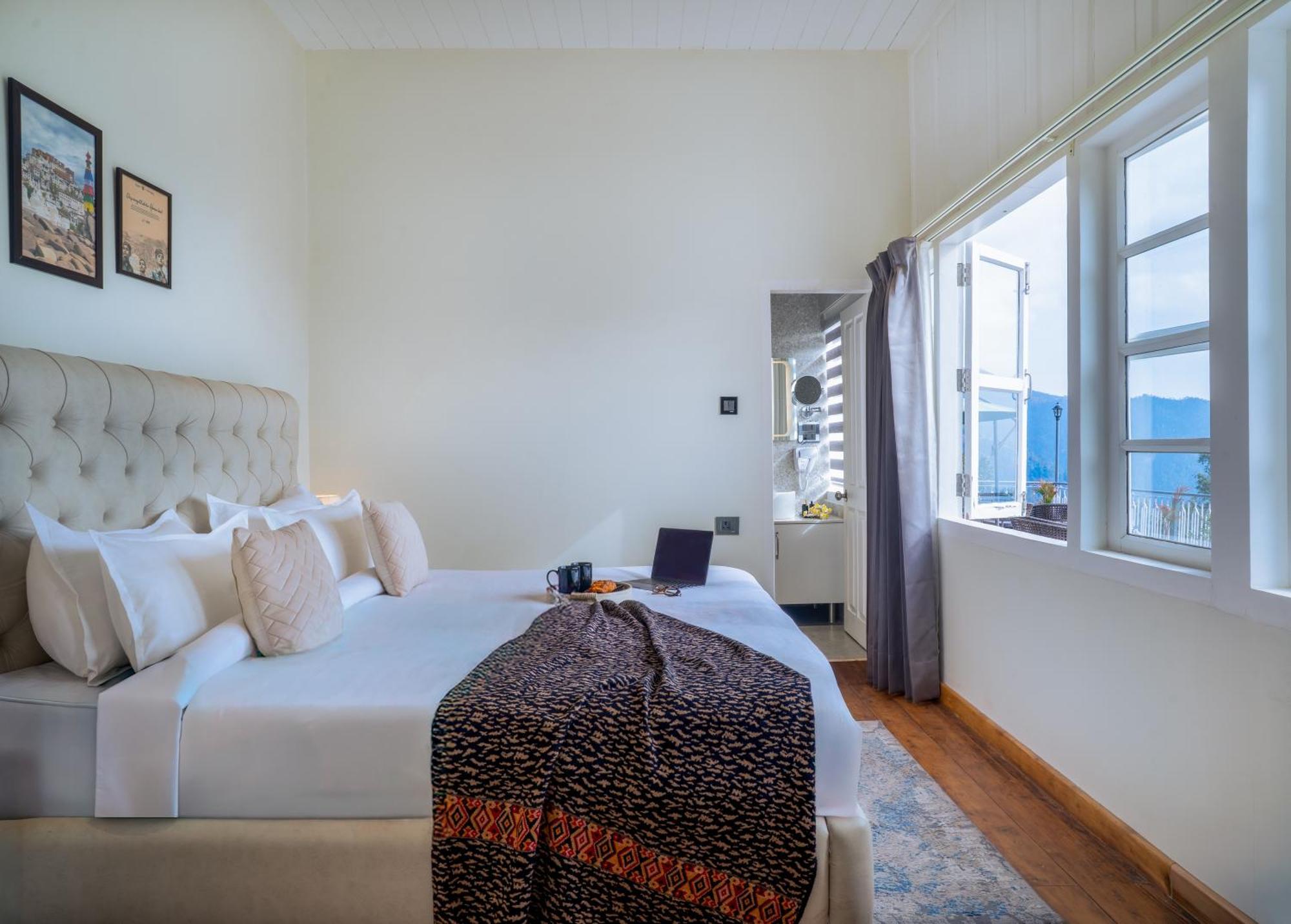 Crags Hotel 3*