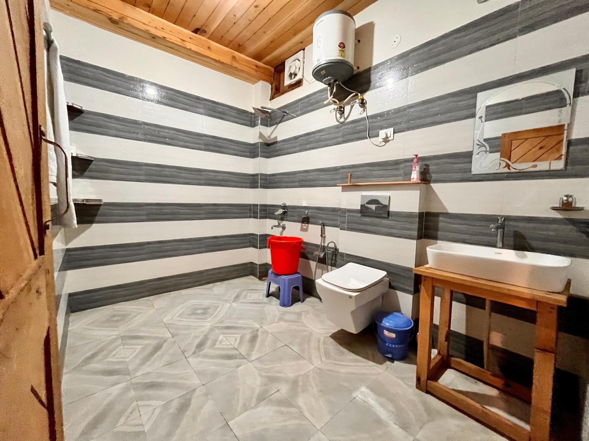 Nature Valley Resort, Dalhousie - #Lap Of Nature #Premium Rooms #Big Parking #Most Awarded #Scenic View #Away From City Hustle #Garden With Fireplace #Property Of The Year 4*