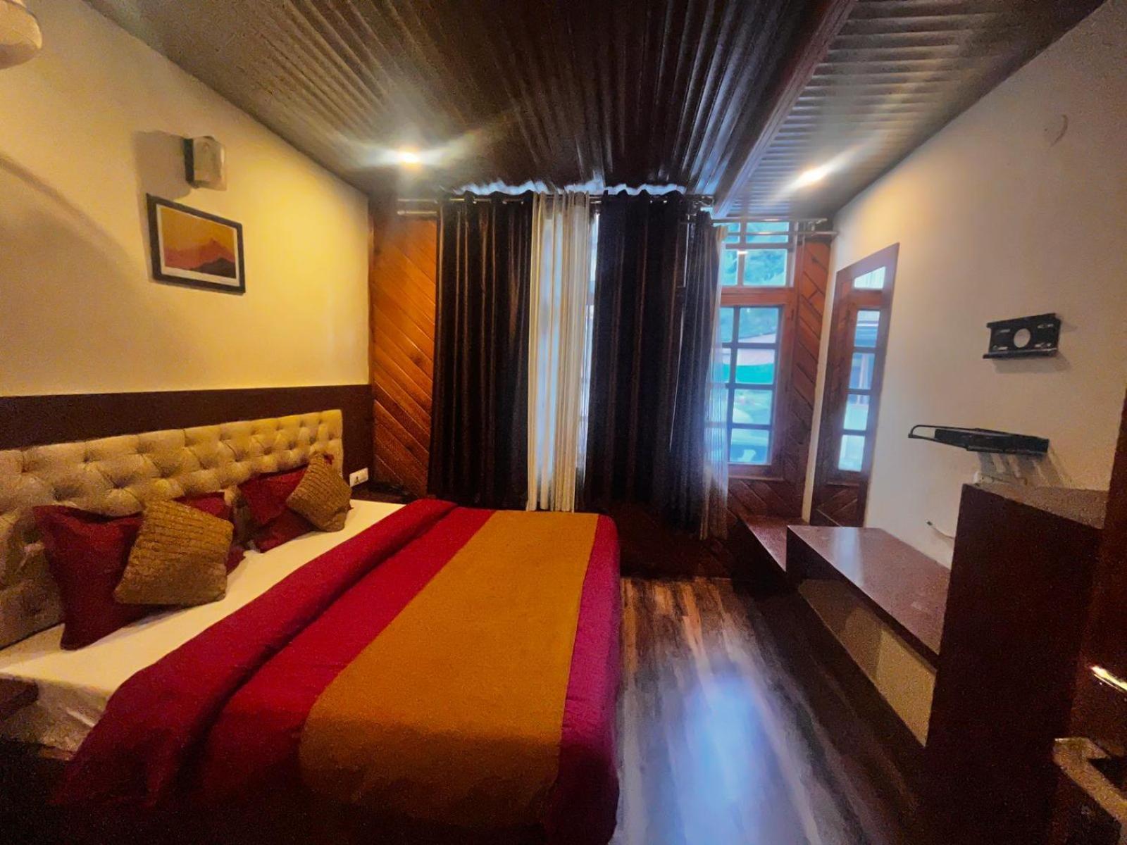 Hotel Gagan & Cafe Dalhousie