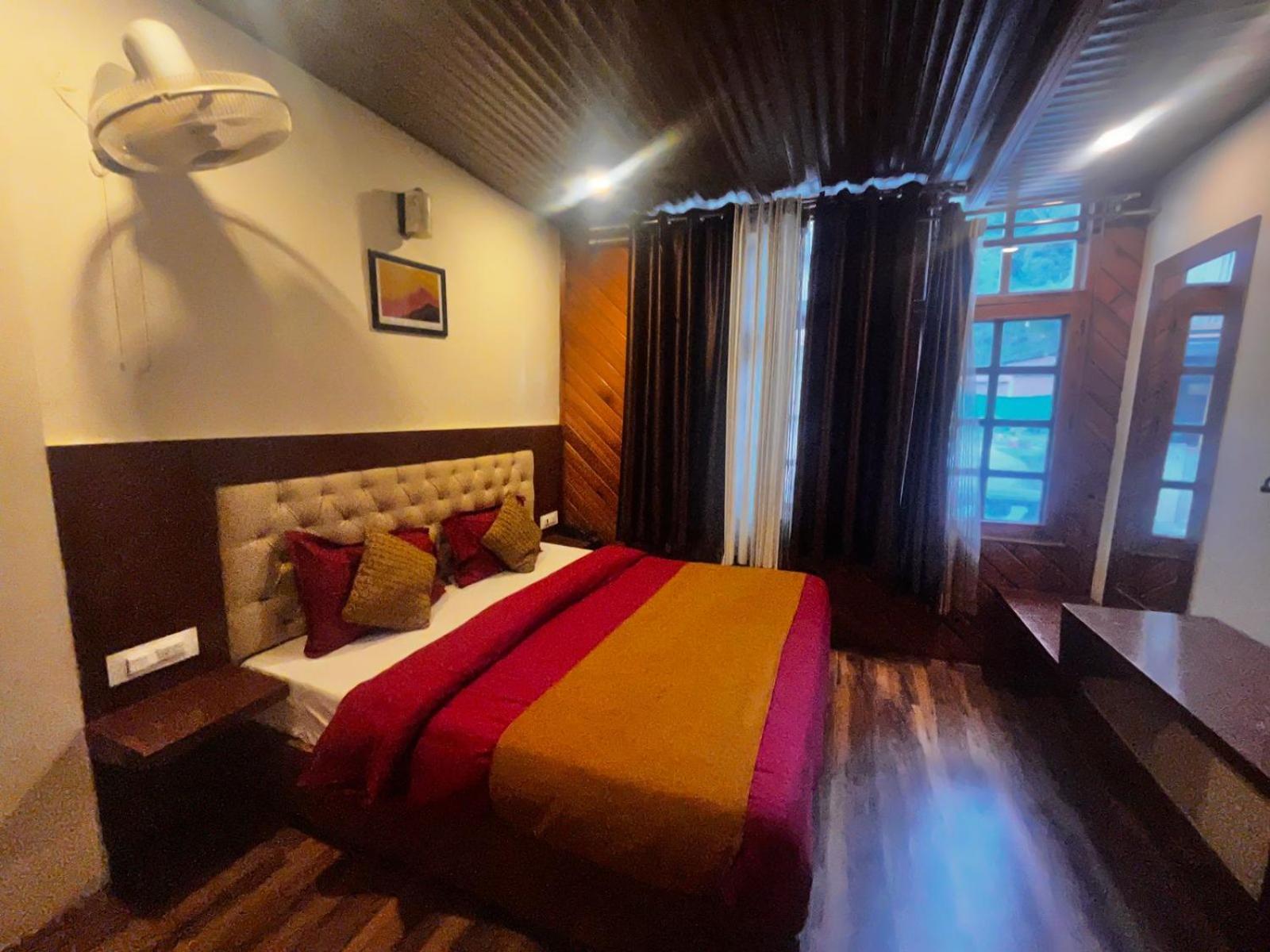 Gagan & Cafe Hotel Dalhousie