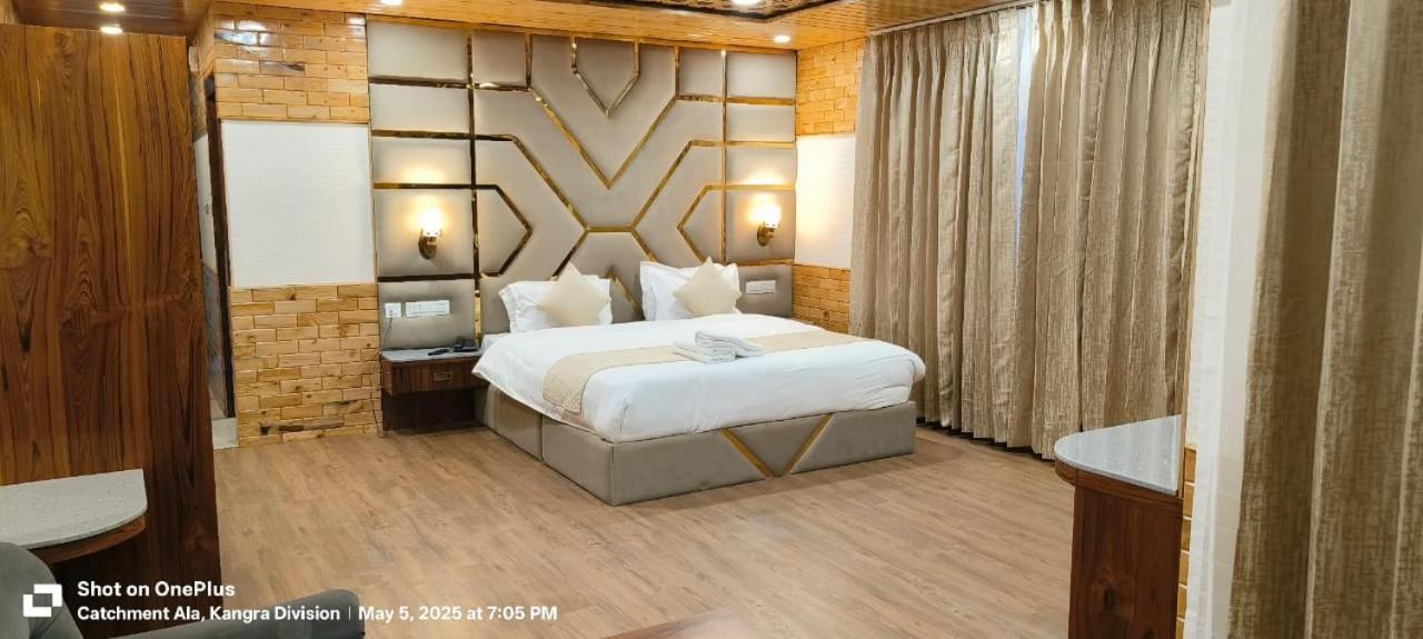 Satnam Grand !! Main Highway ! Balcony ! Parking Space ! Mountain View Dalhousie