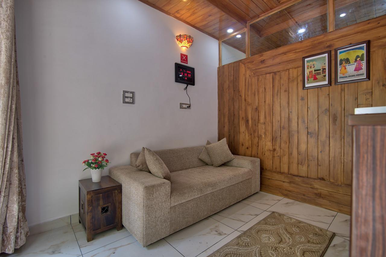 Oyo 13755 Woodstock Hotel 3*