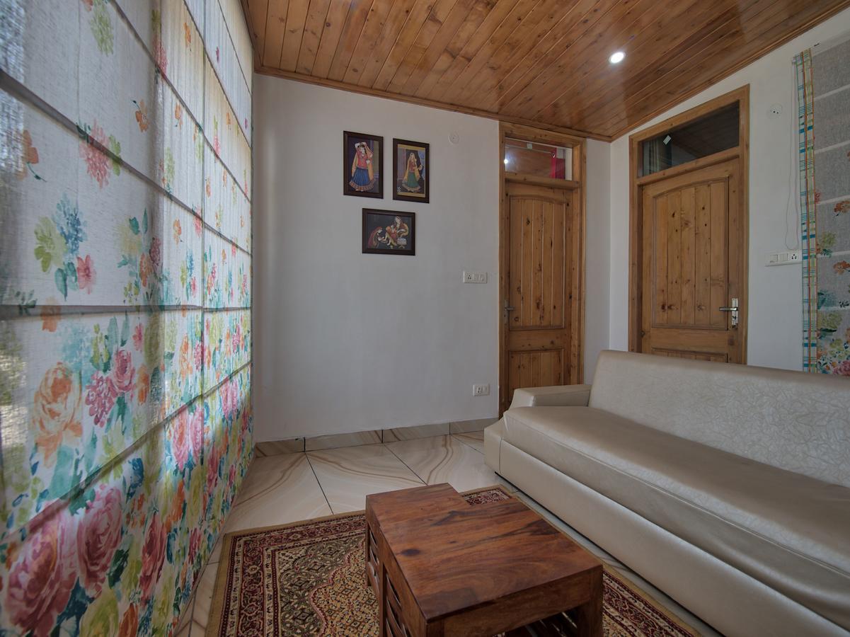 Oyo 13755 Woodstock Hotel 3*
