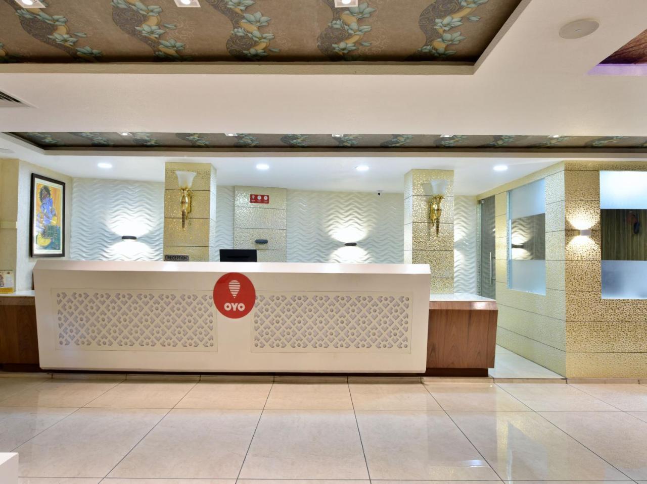 Oyo 13217 S S International Hotel 3*