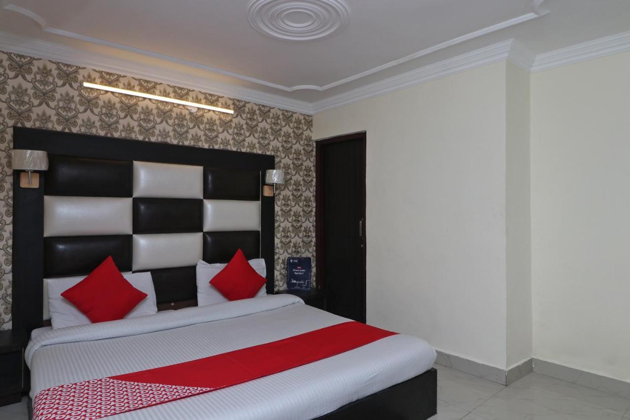 Hotel Oyo 9452 Moonlight 3*