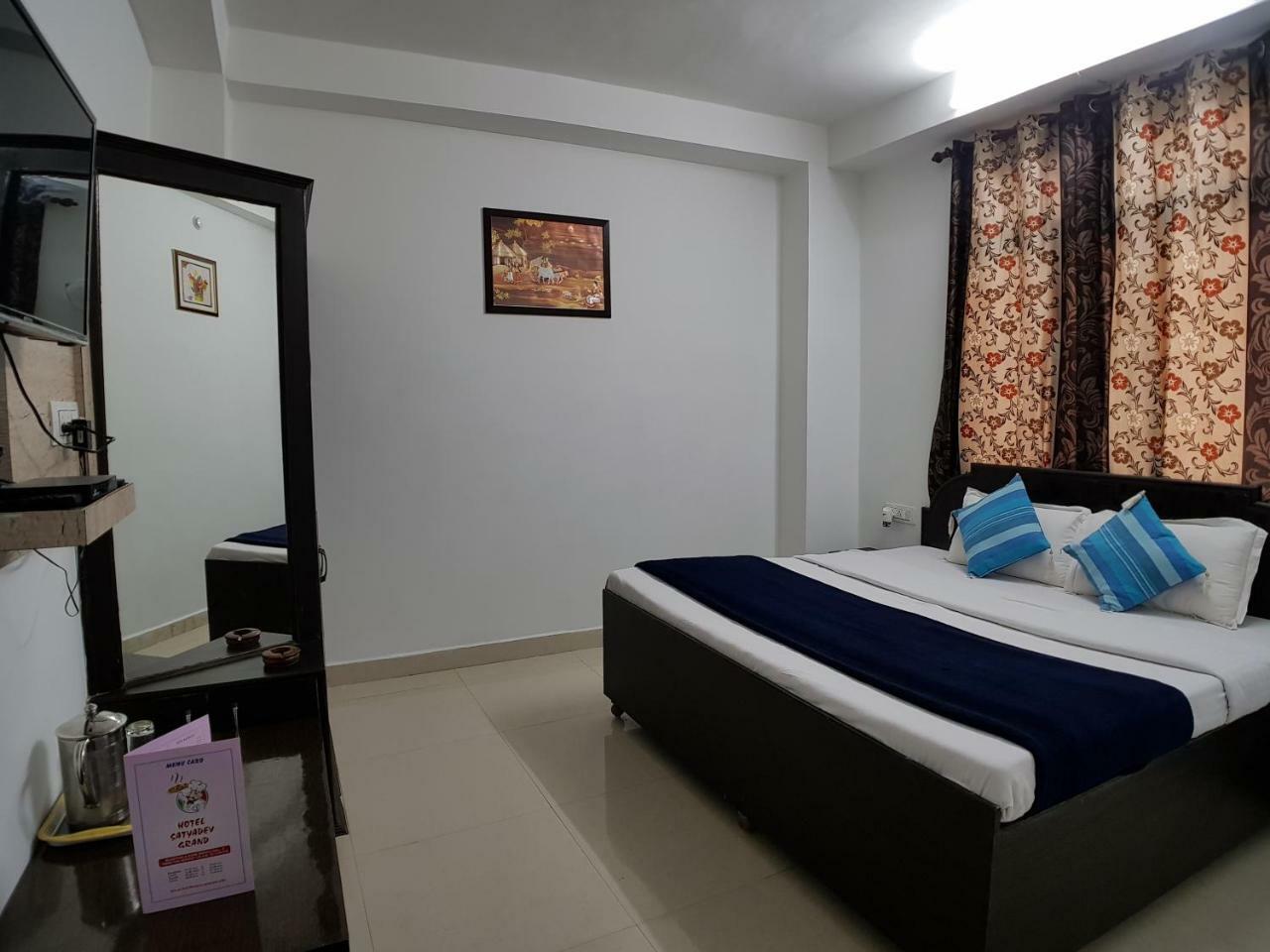 Satyadev Grand Hotel *