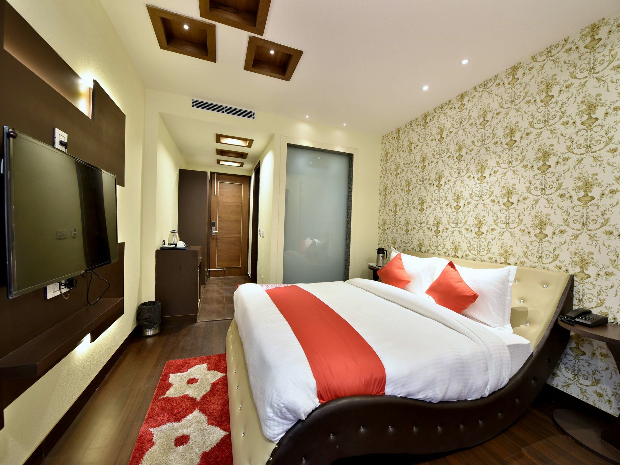 Oyo 13217 S S International Hotel