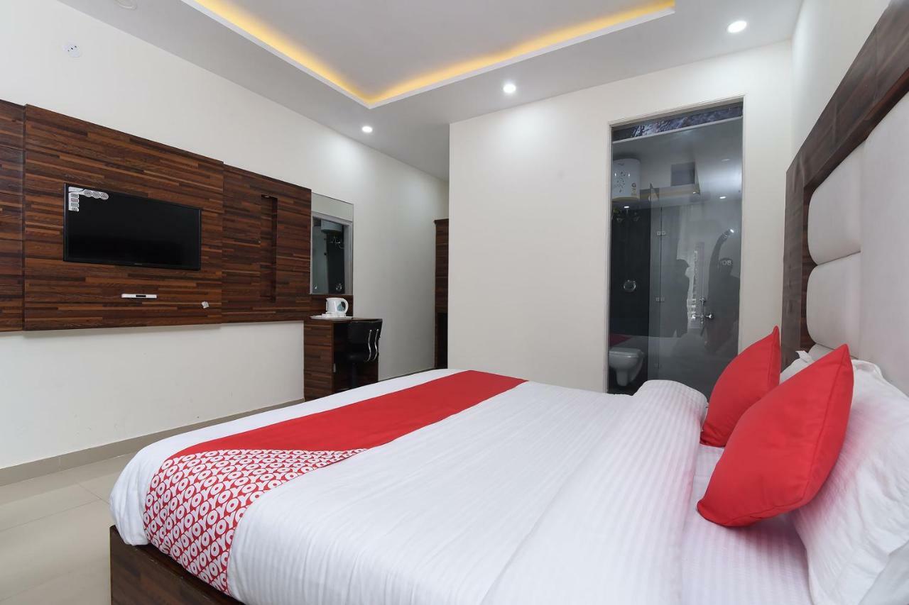 Oyo 16009 Rock Hotel 3*