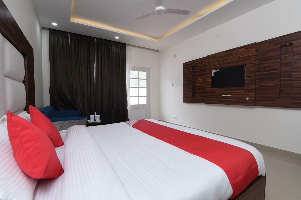 Hotel Oyo 16009 Rock 3*
