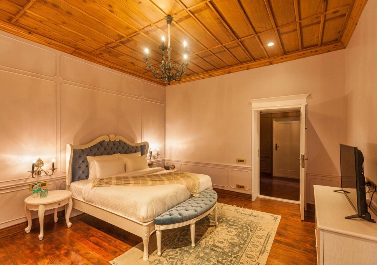 Elgin Hall 5*