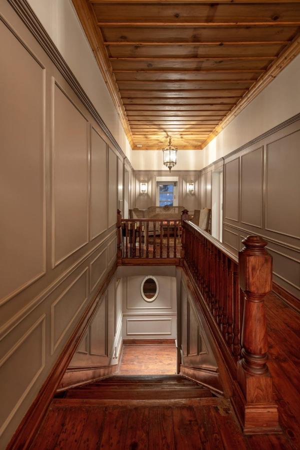 Elgin Hall