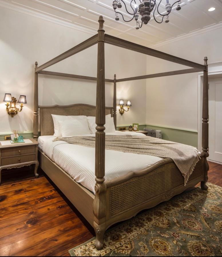 Elgin Hall 5*